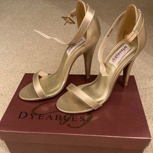 Beautiful nude metallic pumps